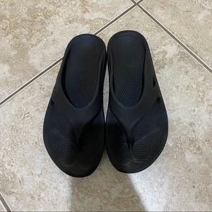 OOFOS | Black Sandals